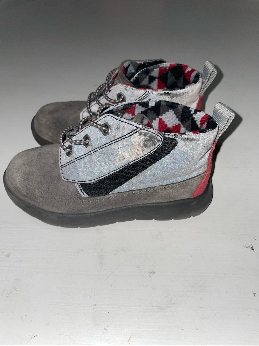 Uggs Treadlite Gray Red lace up boot size 9